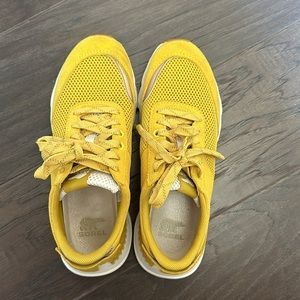 Sorel Mustard Yellow Shoes 7.5